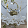 Boucles d'oreilles florales blanches