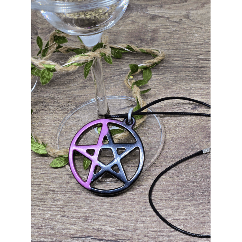 Pendentif Pentagramme Renversé en Résine Époxy Noir & Rose-Violet